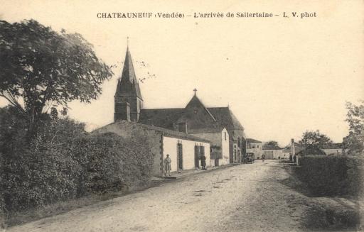 La route de Sallertaine (vue 1). La place de l'église (vue 2) / L. V. phot. (vues 1 et 2).